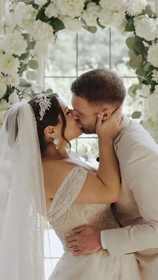 Elegance and romance at the beautiful @kohlmansionevents 🌹

Photo + Video: @theuncommonweddings 
Venue: @kohlmansionevents 
Coordinator: @stratfordpearl 
Florist: @blackistonefloristorg 
DJ: @djmaniakal 
Catering: @culinaryexcellence 
Photo Booth: @selfieboothco 
Cake: @cakeexpressions.sc 
Churros: @boujeebar_ 
Hair + Makeup: @_teambridalbeauty_