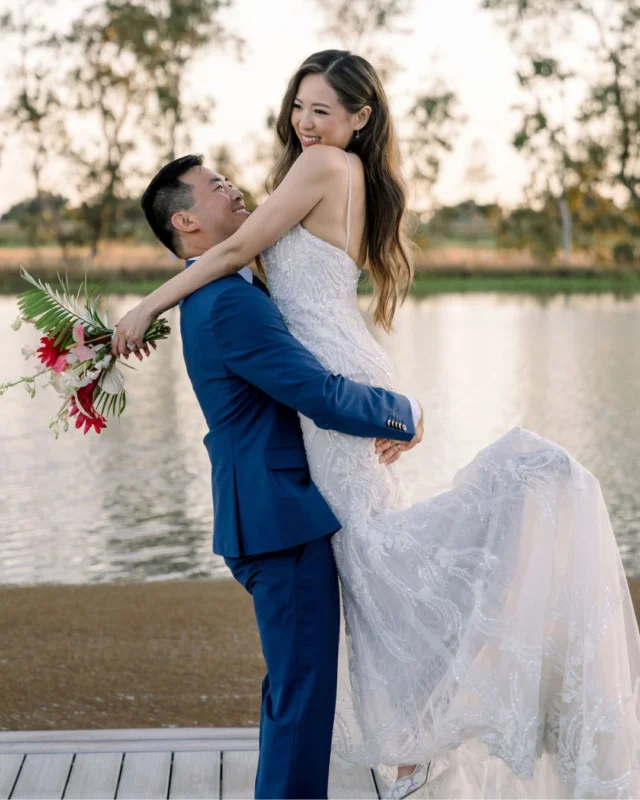 Modern tradition, but make it a fairytale.

From a soul-stirring Chinese Tea Ceremony to those glowing golden hour kisses by the water.

Drop a ✨ if you’re mixing tradition with your own modern vibe!

✨Dream Team✨

Venue | @lakeviewestatesandwinery 
Photo + Video | @theuncommonweddings
Coordinator | @lakeviewestatesandwinery
DJ + MC | @beatfleetdjs
Florals | @lakeviewestatesandwinery

#weddingvideographer #weddingphotographer #californiawedding #sacramentowedding #winerywedding